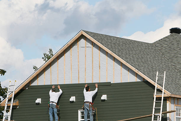Professional Vinyl Siding technician working in Mount Holly, NJ